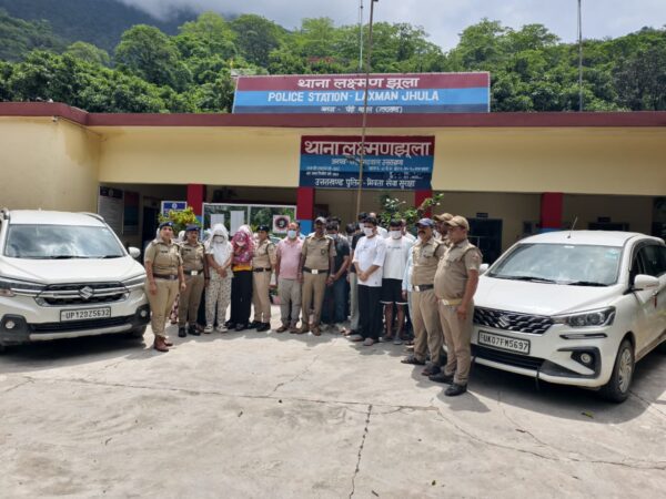 लक्ष्मणझूला पुलिस ने रिजॉर्ट में अवैध रूप से रेव पार्टी करते तीन दर्जन से अधिक युवक युवतियों को किया गिरफ्तार
