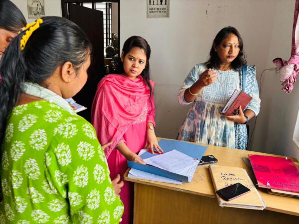 सीडीओ आकांक्षा कोण्डे ने वन स्टॉप सेंटर और कामकाजी महिला सेंटर का किया औचक निरीक्षण, लापरवाही पर एमटीएस को हटाने का आदेश