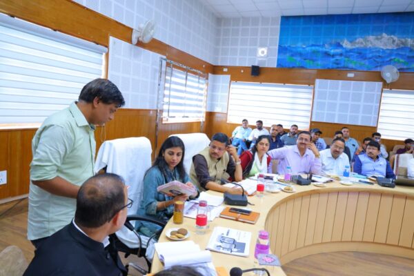 डीएम स्वाति एस भदौरिया ने बीडीओ सहवर्गीय बैठक में दिए सख्त निर्देश, पात्रों को मिले स्वरोजगार योजनाओं का लाभ, बनेगा आधार-लिंक्ड डेटाबेस