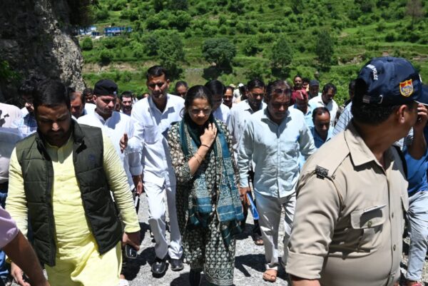 सीएम धामी के निर्देश पर डीएम नितिका खण्डेलवाल ने किया आपदाग्रस्त क्षेत्रों का निरीक्षण, दिए तत्काल राहत के निर्देश