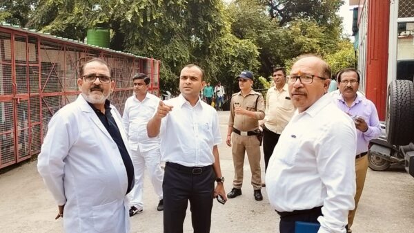डीएम मयूर दीक्षित ने उप जिला मेला चिकित्सालय का औचक निरीक्षण कर स्वास्थ्य सुविधाओ का लिया जायजा, दिए सख्त निर्देश