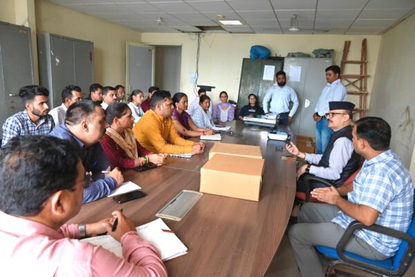 डीएम सविन बसंल के निर्देश पर नई सस्ता राशन की दुकानों के विक्रेताओं को दिया प्रशिक्षण