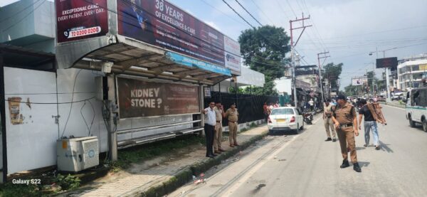 डीएम सविन बंसल के निर्देश पर शहर में अतिक्रमण के खिलाफ चला विशेष अभियान