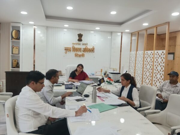 सीडीओ वरूणा अग्रवाल की अध्यक्षता में ग्राम्य विकास योजनाओं की समीक्षा बैठक आयोजित, ग्राम पंचायतों में 15 सितम्बर तक अनिवार्य रूप से किया जाए समूहों का गठन