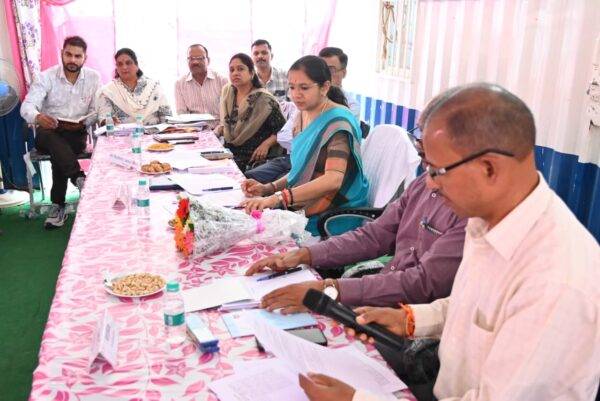 डीएम नितिका खण्डेलवाल ने सौंग बाँध प्रभावितों की सुनीं समस्याएँ, अधिकारियों को त्वरित कार्यवाही करने के दिए निर्देश