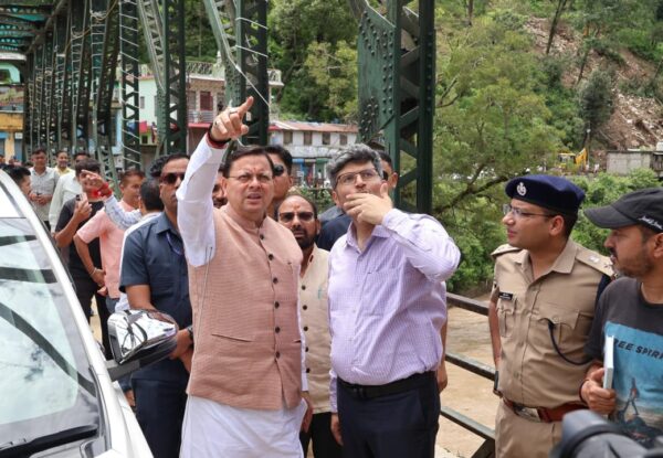 मौसम की चुनौतियों के बीच ग्राउंड जीरो पर थराली पहुंचे सीएम धामी, प्रभावितों का जाना हाल, हर संभव मदद का दिया भरोसा