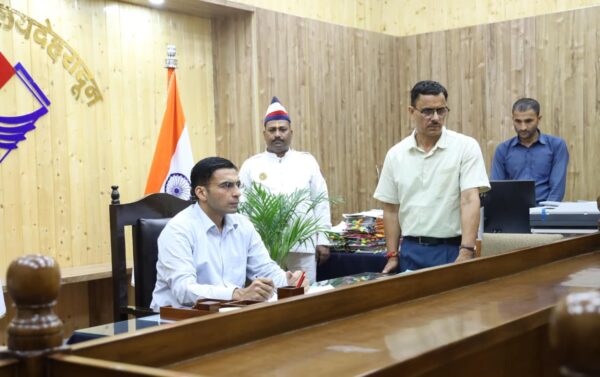 “बिगड़ैल” बेटों से प्रताड़ित विधवा की गुहार पर डीएम सविन बंसल का कड़ा एक्शन, 02 घंटे में गुंडा एक्ट में दर्ज किया मुकदमा, फास्ट-ट्रैक सुनवाई शुरू