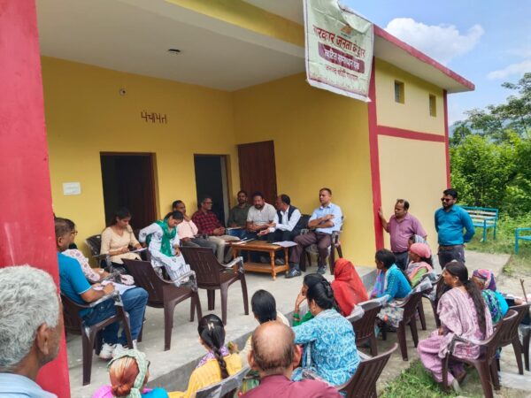 पौड़ी गढ़वाल : “सरकार जनता के द्वार” कार्यक्रम बना जनविश्वास का सेतु, त्वरित समाधान से ग्रामीणों को मिल रहा सीधा लाभ