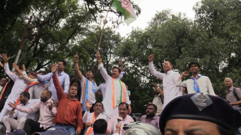 उत्तराखंड : ध्वस्त कानून व्यवस्था औ भ्रष्टाचार के खिलाफ कांग्रेस का राजभवन कूच, सैकड़ों गिरफ्तार