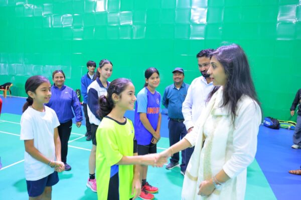 डीएम स्वाति एस. भदौरिया ने बैडमिंटन प्रतियोगिता का किया शुभारंभ, खिलाड़ियों को दी खेल भावना से खेलने की प्रेरणा; अधिकारियों को दिए निष्पक्षता और समुचित व्यवस्थाओं के निर्देश