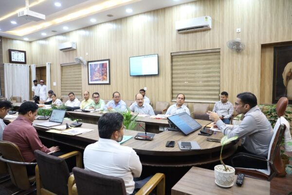 डीएम सविन बंसल ने की चकराता-त्यूणी स्वास्थ्य सेवाओं की समीक्षा, जमीनी स्तर पर दिखा सुधार, कई महत्वपूर्ण कार्य हुए पूरे