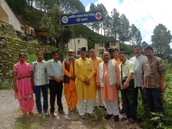 पोखड़ा में स्वर्गीय कृष्ण मोहन जोशी सहित सात तरूण युवाओं की 24वीं पुण्य स्मृति में किया गया वृक्षारोपण