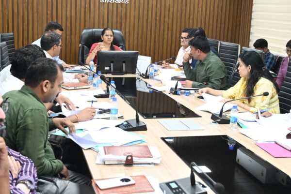 डीएम नितिका खण्डेलवाल की अध्यक्षता में खनिज न्यास प्रकरणों के संबंध में बैठक आयोजित, दिए निर्देश