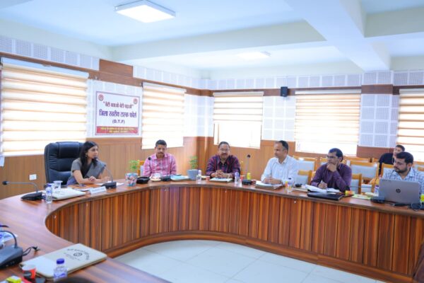 डीएम स्वाति एस. भदौरिया बेटियों के सशक्तिकरण और उज्ज्वल भविष्य को लेकर सख्त, “अफसर बिटिया” समेत कई कार्यक्रमों को प्रभावी बनाने के दिए निर्देश