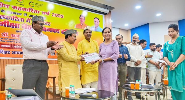 किसानों को आत्मनिर्भर बनाने के दिशा में सरकार निरंतर प्रयासरत – सहकारिता मंत्री डॉ. धन सिंह रावत