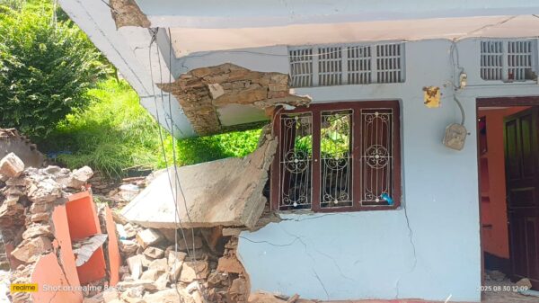 तहसील प्रशासन की टीम ने नंदानगर के भूधंसाव प्रभावित क्षेत्र का लिया जायजा, आपदा प्रभावित परिवारों को सुरक्षित स्थानों पर करवाया शिफ्ट