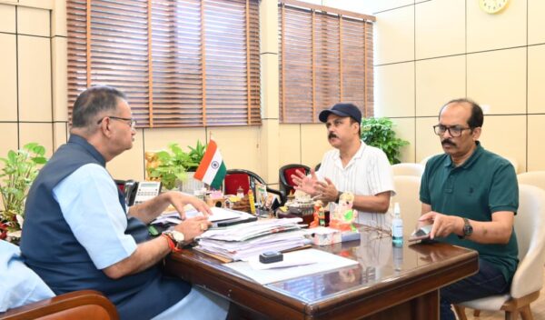 बरसात के कारण अवरुद्ध हुई सड़कों को प्राथमिकता के आधार पर खोला जाए – ग्राम्य विकास मंत्री गणेश जोशी