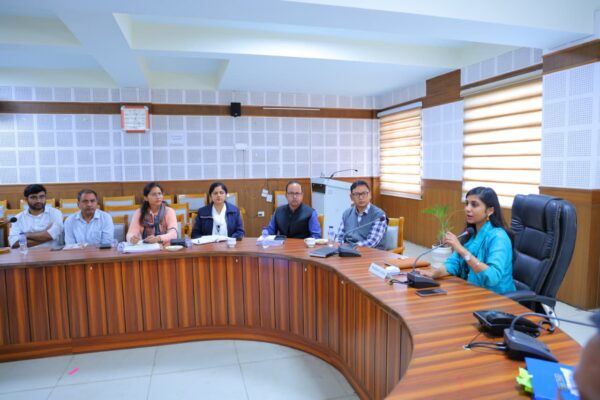 किसानों तक पहुंचे उन्नत तकनीक और योजनाओं की जानकारी – डीएम स्वाति एस. भदौरिया 