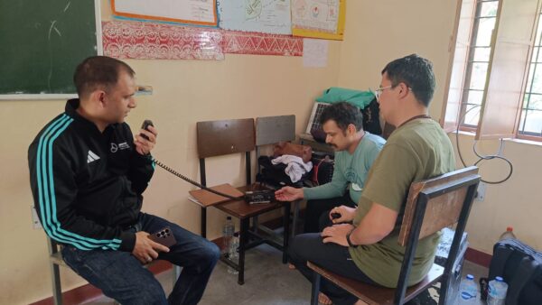 बागेश्वर : राहत केंद्र में डटे डीएम आशीष भटगांई, बचाव कार्यों पर कड़ी नजर