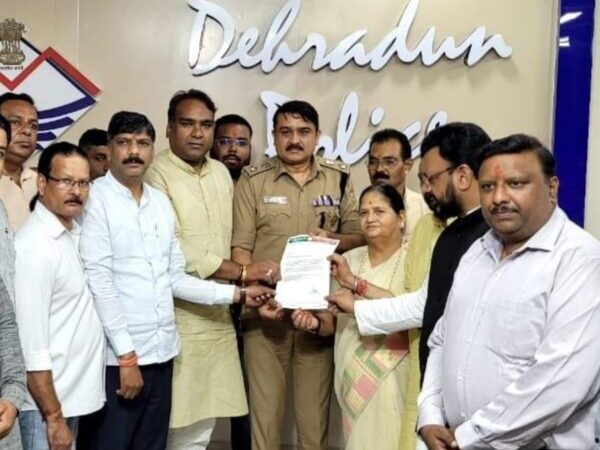 सोशल मीडिया पर भ्रामक और झूठी खबर फैलाने वालों के खिलाफ एक्शन मोड में पुलिस, मुख्यमंत्री बदलने की अफवाह फैलाने वालों के खिलाफ मुकदमा, सोशल मीडिया के कालनेमियों पर उत्तराखंड पुलिस की पैनी नजर