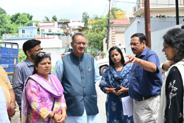 कैबिनेट मंत्री गणेश जोशी ने मसूरी विधानसभा क्षेत्र के नीलकण्ठ विहार, पथरियापीर में प्रस्तावित सीवर लाइन निर्माण कार्यों का किया निरीक्षण