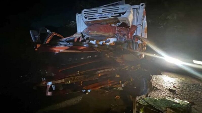 भीषण सड़क हादसा, एक की मौत और दो गंभीर रूप से घायल