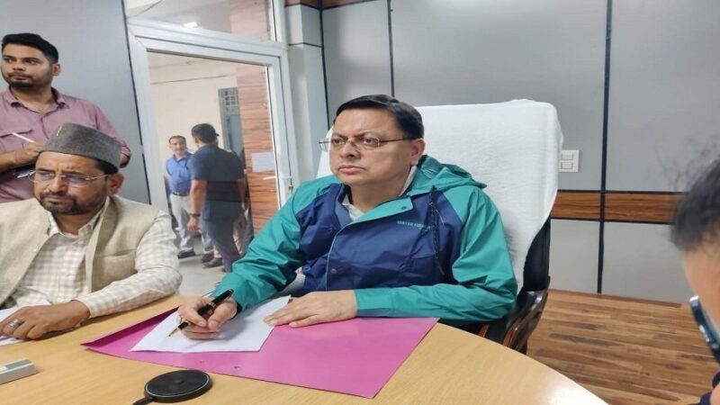 धराली में आपदा प्रभावितों से मिले मुख्यमंत्री धामी, राहत कार्य तेज करने के निर्देश
