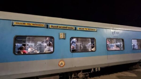 कोटद्वार नहीं पहुंच पाई सिद्धबली जनशताब्दी एक्सप्रेस, बारिश के कारण ट्रैक पर भरा पानी, पैसेंजर ट्रेन भी रही रद्द