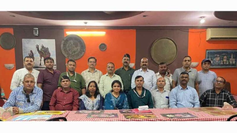 ‘उत्तराखंड पत्रकार महासंघ’ की बैठक में कार्यकारिणी चुनाव समेत कई बिन्दुओं पर हुई चर्चा, पत्रकारों के इंश्योरेंस समेत अन्य मुद्दों को लेकर सूचना विभाग से किया जायेगा संवाद