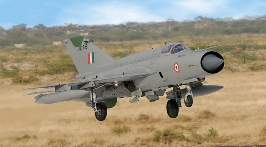 भारतीय वायुसेना के ‘योद्धा’ MiG-21 की विदाई, वायुसेना प्रमुख ने भरी आखिरी उड़ान