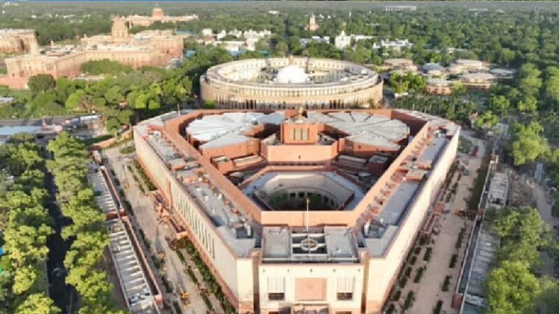 संसद की सुरक्षा में फिर बड़ी चूक : दीवार फांदकर घुसा शख्स, गिरफ्तार