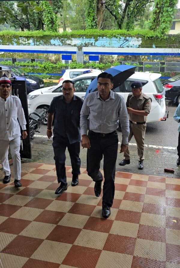 जिले में मूसलाधार बारिश, ग्राउंड जीरो पर डीएम सविन बंसल, प्रातःकाल से ही सड़कों पर स्थिति का लिया जायजा