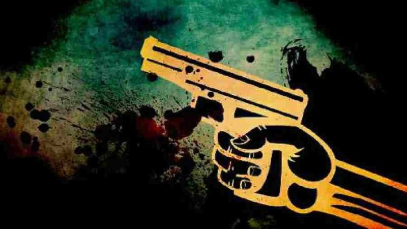 पति अपनी पत्नी पर बात-बात में तान देता था बंदूक, डीएम ने किया लाइसेन्स निलंबित, शस्त्र भी ज़ब्त