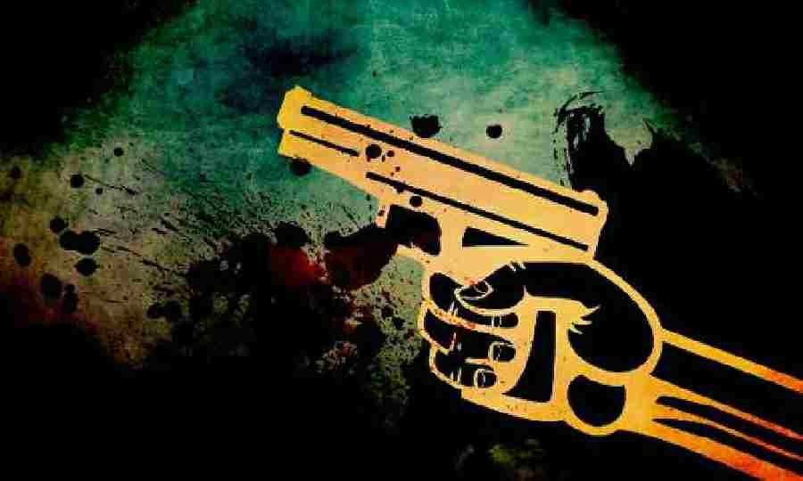 पति अपनी पत्नी पर बात-बात में तान देता था बंदूक, डीएम ने किया लाइसेन्स निलंबित, शस्त्र भी ज़ब्त