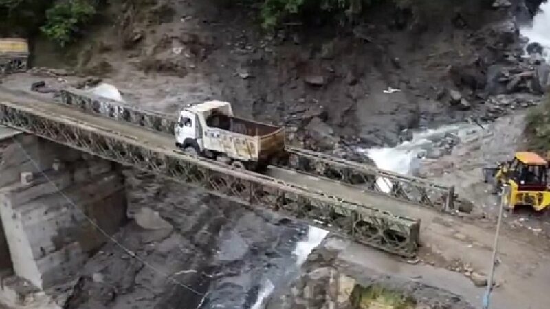 बारिश के कारण नहीं शुरू हुआ हेली से रेस्क्यू, लिमचीगाड में बेली ब्रिज तैयार