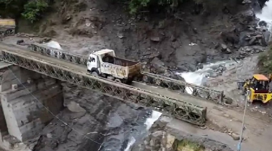 बारिश के कारण नहीं शुरू हुआ हेली से रेस्क्यू, लिमचीगाड में बेली ब्रिज तैयार