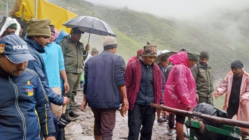 हेमकुड-घांघरिया पैदल मार्ग पर अटलाकोटी ग्लेशियर के पास खाई में गिर कर नेपाली की मौत