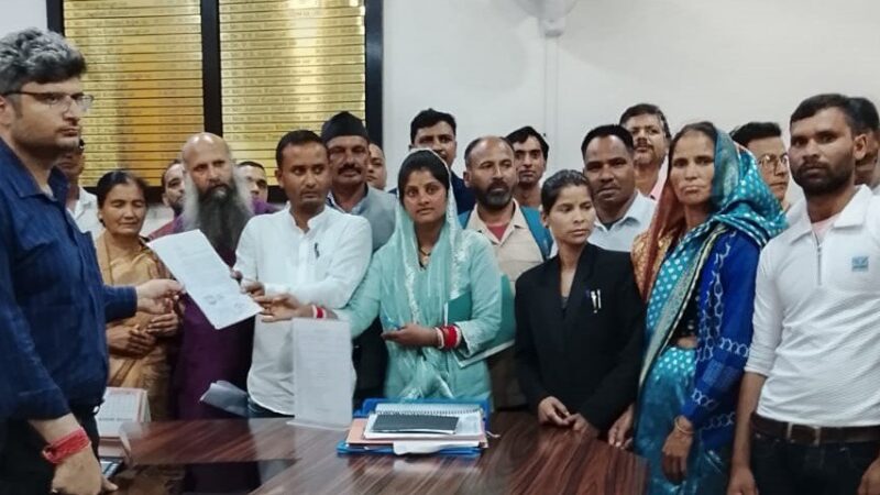 चमोली : जिले के ज्योतिर्मठ  ब्लॉक के पल्ला गांव के प्रभावितों के विस्थापन की मांग