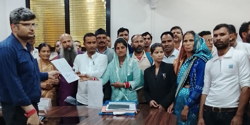 चमोली : जिले के ज्योतिर्मठ  ब्लॉक के पल्ला गांव के प्रभावितों के विस्थापन की मांग