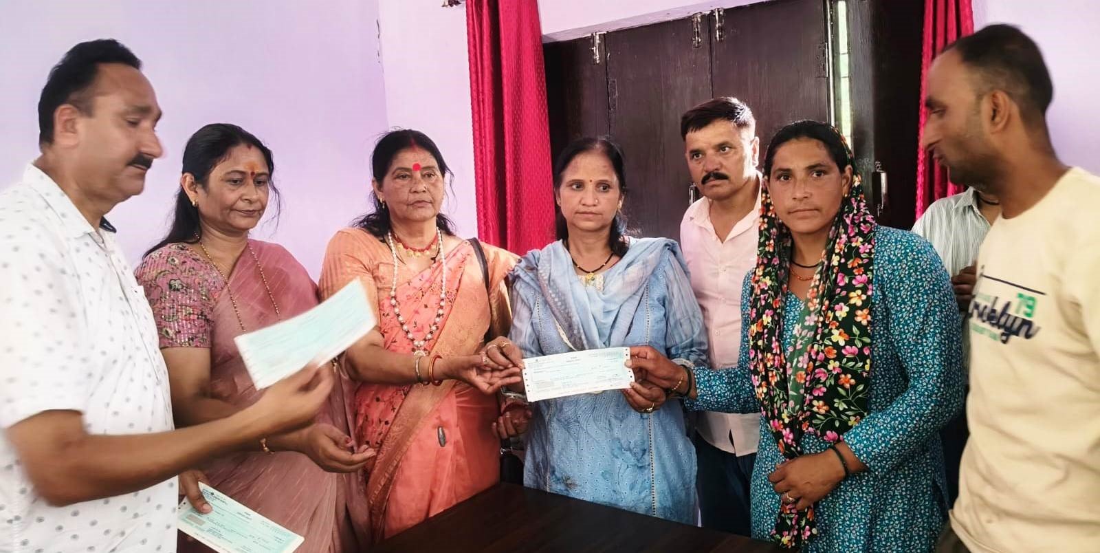 विधान सभा अध्यक्ष ऋतु खंडूडी भूषण ने थराली के प्रभावितों की मदद को बढ़ाया हाथ