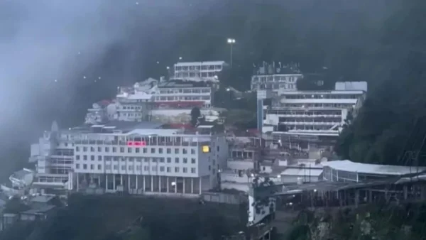 लगातार बारिश और भूस्खलन से वैष्णो देवी यात्रा 14वें दिन भी स्थगित