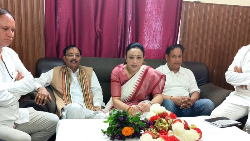 कांग्रेस संगठन सृजन अभियान के तहत चमोली पहुंची विधायक आराधना मिश्रा, भाजपा सरकार पर साधा निशाना