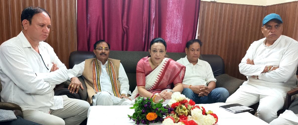 कांग्रेस संगठन सृजन अभियान के तहत चमोली पहुंची विधायक आराधना मिश्रा, भाजपा सरकार पर साधा निशाना