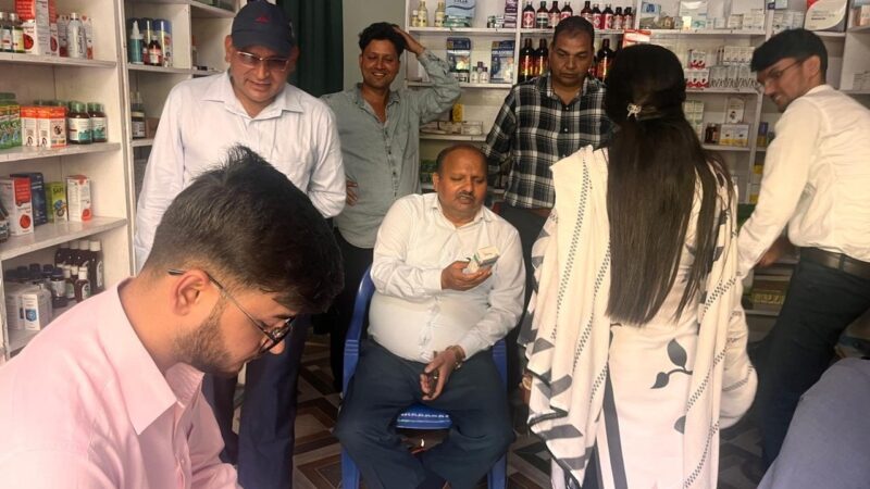 एसडीएम ने किया दवा दुकानों का औचक निरीक्षण