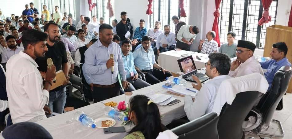 विभागीय कार्यो में लापरवाही पर एई और जेई पर एफआईआर