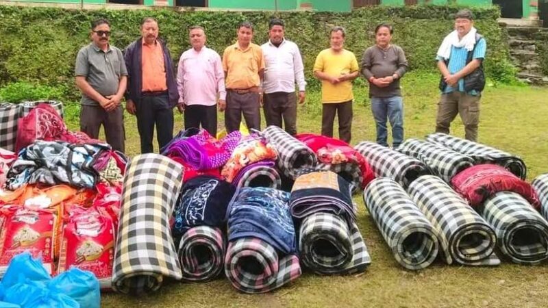 नंदानगर के आपदा पीड़ितों को बांटी राहत सामग्री