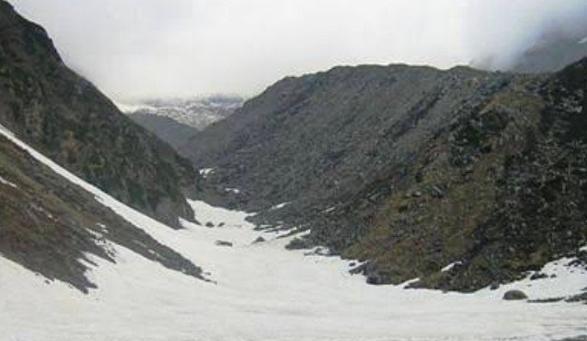 केदारनाथ स्थित चोराबाड़ी ग्लेशियर में सामान्य हिमस्खलन, अफवाहों पर न दें ध्यान