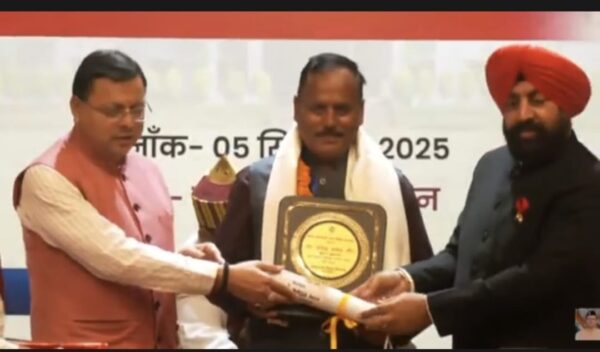 शिक्षक दिवस पर पौड़ी के दो शिक्षकों को मिला राज्य स्तरीय सम्मान, शैलेश मटियानी पुरस्कार-2024 से नवाज़े गए डॉ. यतेंद्र प्रसाद गौड़ और पुष्कर सिंह नेगी