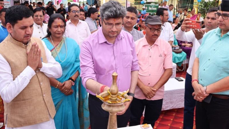 स्वास्थ्य सेवा पखवाड़े पर गोपेश्वर में लगा बहुद्देशीय शिविर