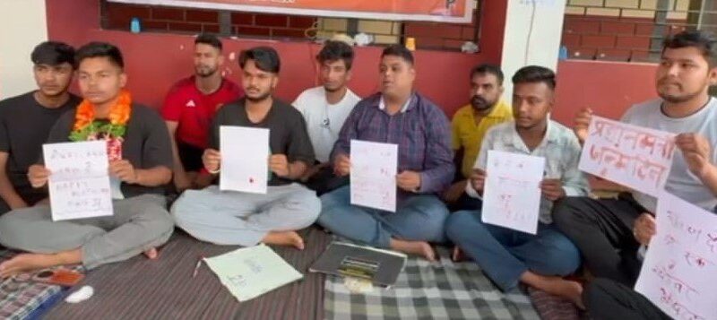 खून से पत्र लिख कर छात्रों ने दी पीएम को जन्म दिन की बधाई